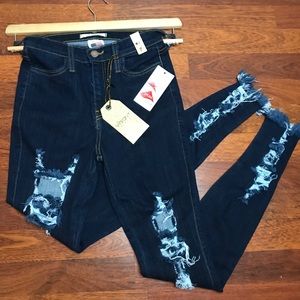 Vibrant MIU Distressed Skinny Jeans